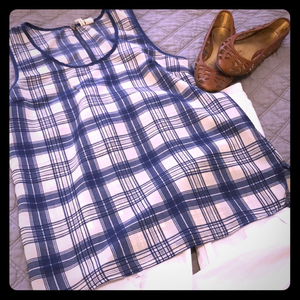 Sleeveless blouse
